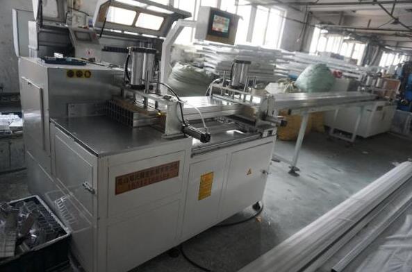 半年內在鄧氏訂購3臺全自動切鋁機，初次竟為采購鋸片而來