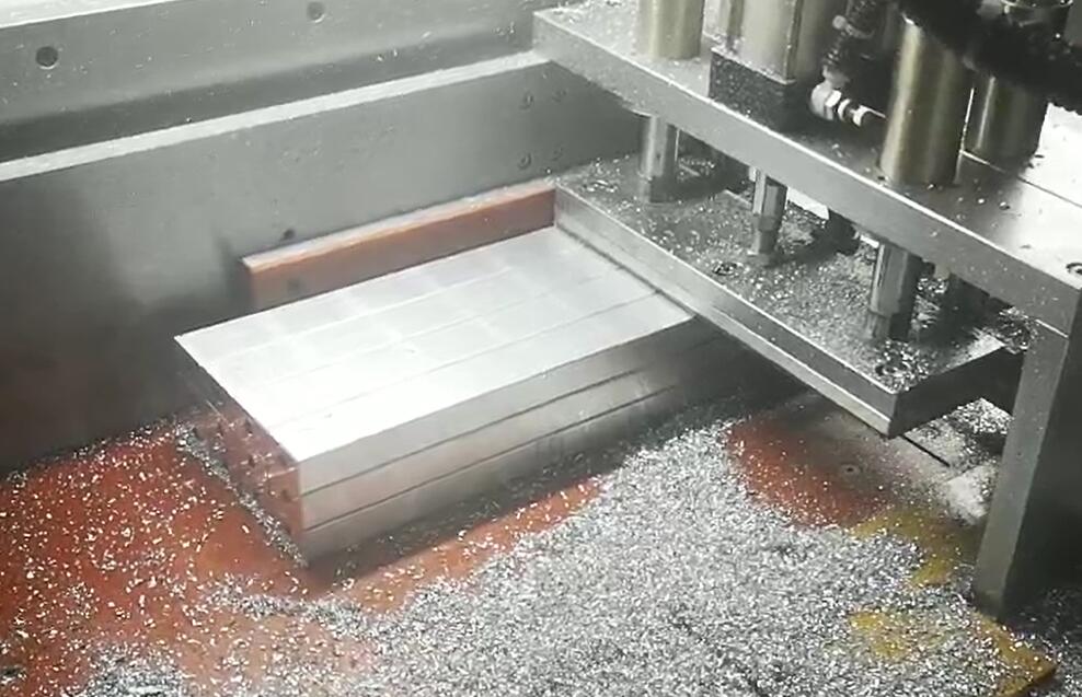 切109*109工業型材用什么鋁材切割設備？【鄧氏機械】